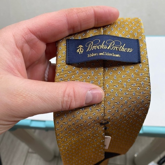 Brooks Brothers Makers Gold with Blue Paisley Print 100% Silk Neck Tie - Picture 3 of 6